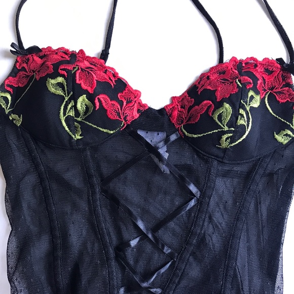 Embroidered rose bustier with adjustable straps Medium - Picture 6 of 9